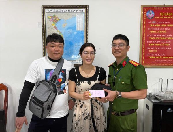 Kịp thời hỗ trợ du khách Hàn Quốc tìm lại tài sản thất lạc