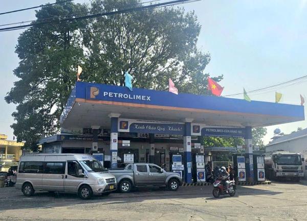 Ngăn chặn vụ vận chuyển gần 1.000 lít xăng nghi đưa ra biên giới