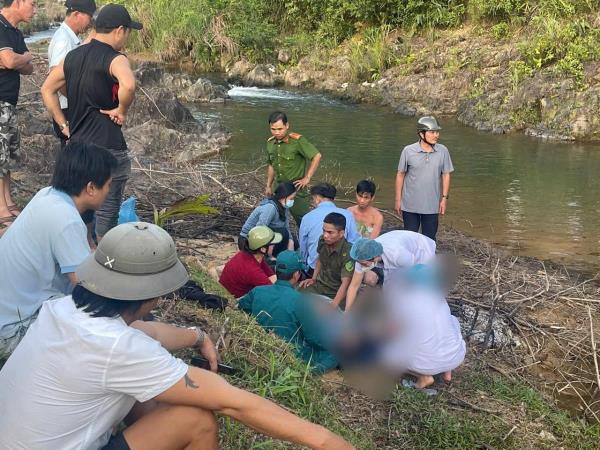 2 nữ sinh lớp 9 tử vong khi qua suối