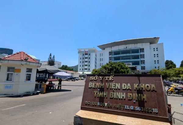 Mượn tên người khác đi làm