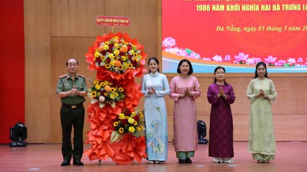 Gặp mặt tôn vinh nữ cán bộ, chiến sĩ Công an Đà Nẵng nhân dịp 8-3 và phát động phong trào Nuôi heo đất vì người nghèo