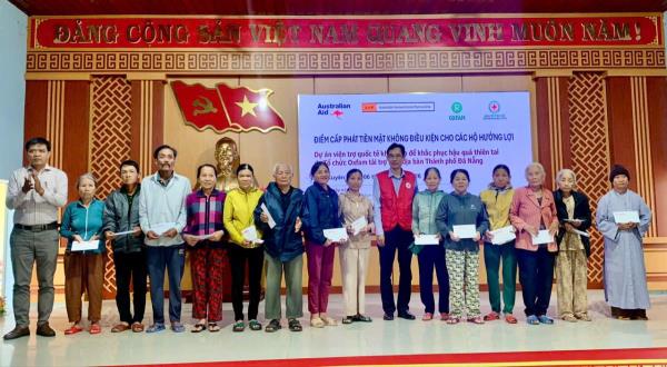 Hỗ trợ hơn 1,3 tỷ đồng cho người dân bị ảnh hưởng bão lũ