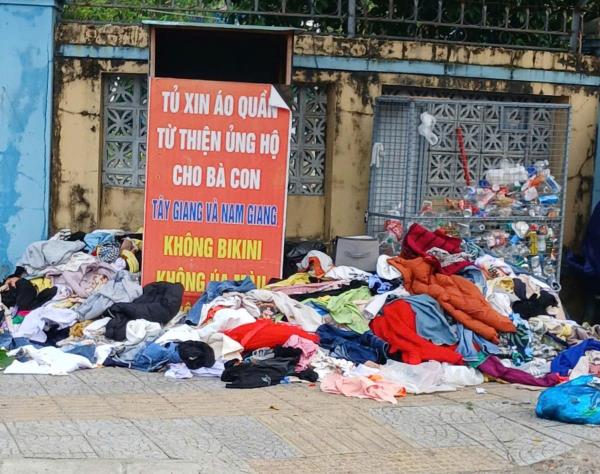 Làm từ thiện hay xả rác?