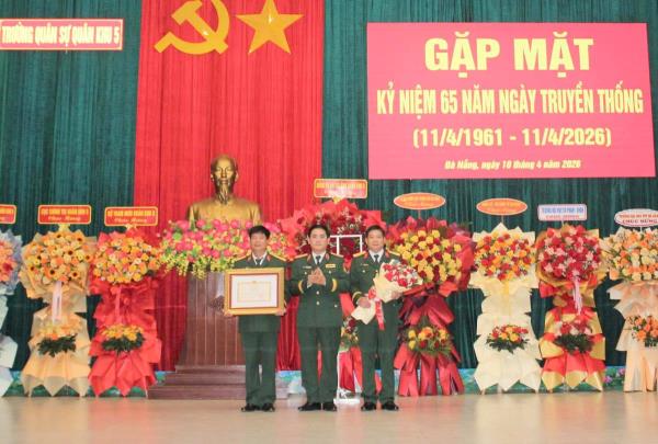 Trường Quân sự Quân khu 5 huấn luyện gần 1.500 cán bộ quân đội Lào và Campuchia