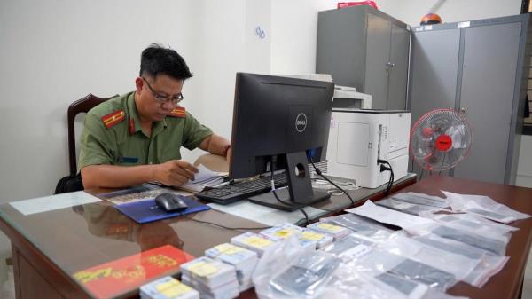 Khởi tố nhóm đối tượng mua bán trái phép thông tin về tài khoản ngân hàng