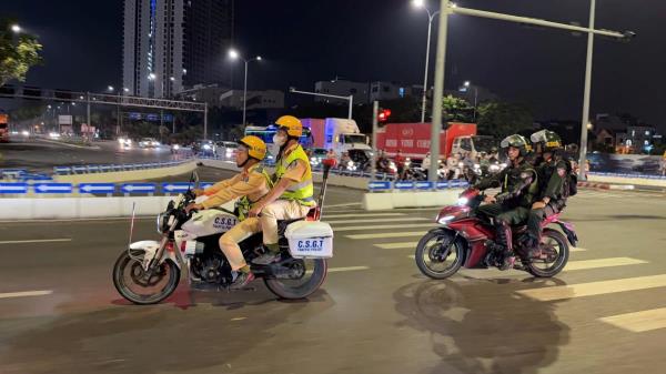 Đà Nẵng: Ra quân đêm đầu, xử lý hàng chục trường hợp thanh thiếu niên vi phạm, đảm bảo trật tự công cộng