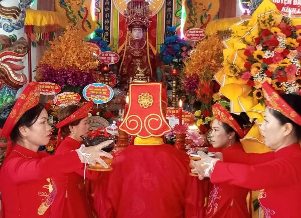 Linh thiêng Lễ hội Bà Phường Chào