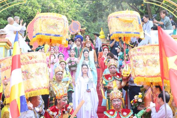 Trang nghiêm lễ vía Đức Bồ Tát Quán Thế Âm tại Ngũ Hành Sơn