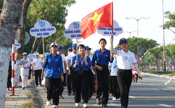 Những bước chân kết nối thông điệp hòa bình