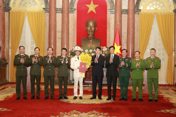 Thăng cấp bậc hàm Thượng tướng đối với Thứ trưởng Lê Quốc Hùng