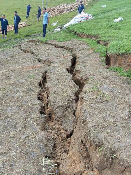 Trắng đêm cứu hồ chứa 1,7 triệu m3 nước trước nguy cơ bị vỡ đập