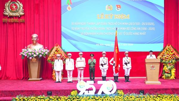Đoàn Thanh niên Bộ Công an đón nhận Huân chương Bảo vệ Tổ quốc hạng Nhất