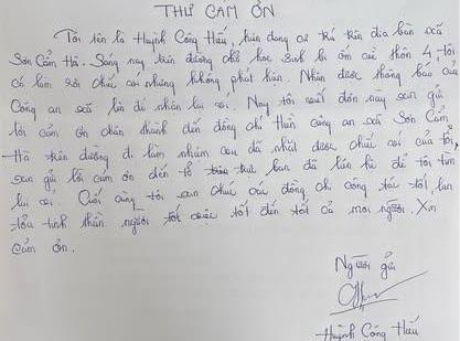 Người dân cảm ơn cán bộ Công an xã