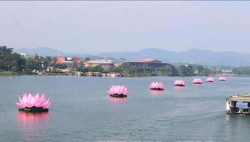 Huế rộn ràng mùa Phật đản