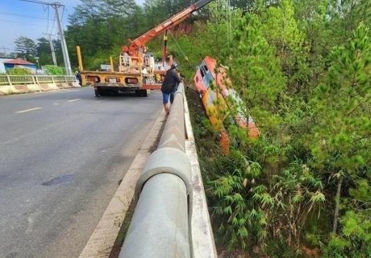 Xe khách gặp nạn