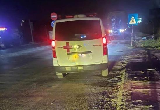 Tài xế xe cấp cứu bị phạt khi bật còi ưu tiên khi trên xe không có bệnh nhân