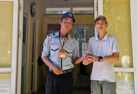 Giúp du khách tìm lại nhẫn cưới