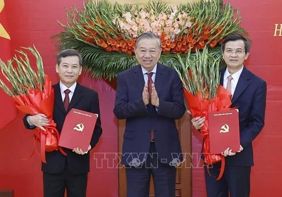 Đồng chí Lê Minh Trí giữ chức Trưởng ban Nội chính T.Ư và đồng chí Đoàn Minh Huấn giữ chức Giám đốc Học viện CTQG Hồ Chí Minh