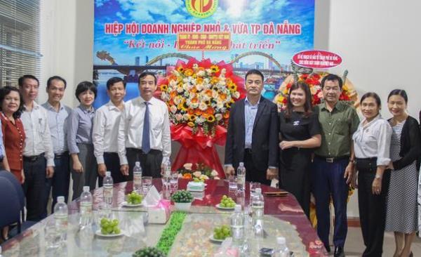 Chủ tịch UBND thành phố Lê Trung Chinh thăm, chúc mừng Ngày doanh nhân Việt Nam 13-10