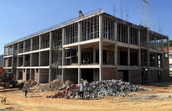 Khắc phục khó khăn, đẩy nhanh tiến độ xây dựng trường học tại vùng biên