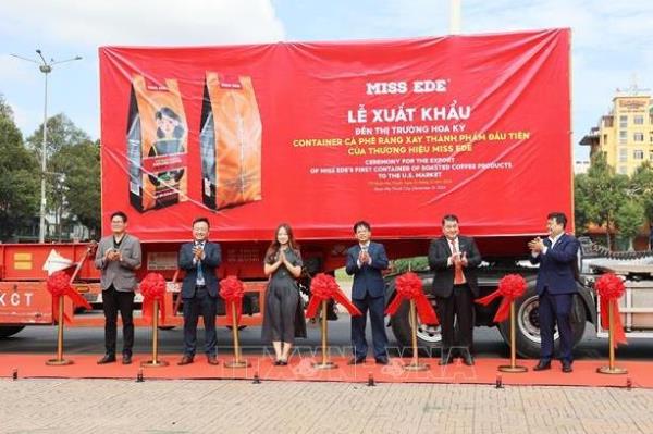 Xuất khẩu container cà-phê rang xay thành phẩm đầu tiên của MISS EDE đến thị trường Hoa Kỳ