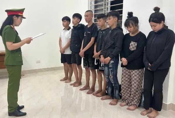 Khởi tố nhóm đối tượng truy sát đối thủ trong đêm khiến 1 người tử vong