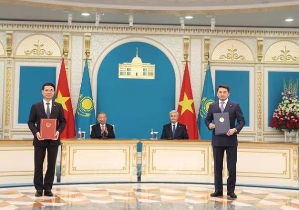 Việt Nam – Kazakhstan ký nhiều văn kiện hợp tác song phương