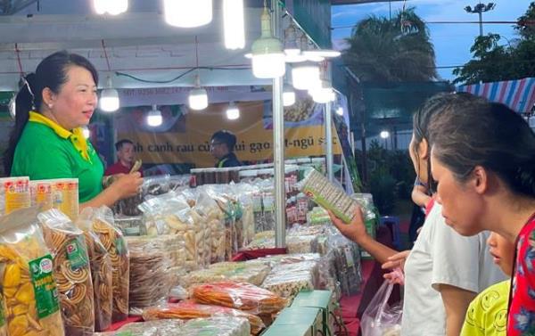 Khai mạc Hội chợ Thủy sản và sản phẩm OCOP khu vực duyên hải miền Trung