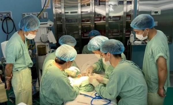 Nội soi mật tụy ngược dòng lấy sỏi ống mật chủ cho bệnh nhi 6 tuổi