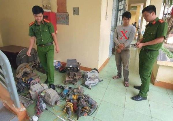 Con nghiện giả dạng lao công đi trộm