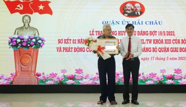 Đảng bộ Hải Châu trao Huy hiệu Đảng cho 237 đảng viên