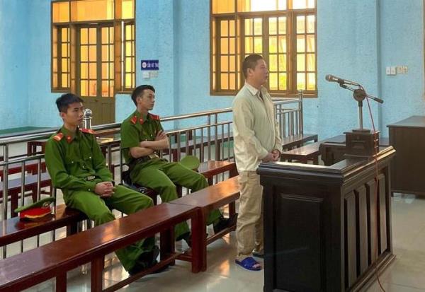 Tuyên án gã cha dượng đốn mạt