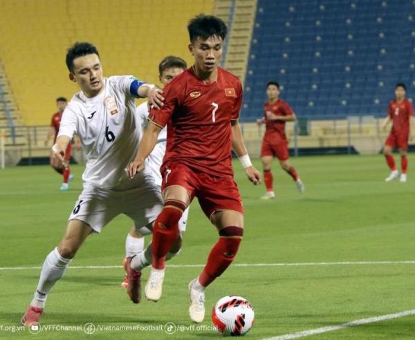 Bóng đá Việt Nam chuẩn bị cho SEA Games 32: Nghệ thuật sắp xếp?