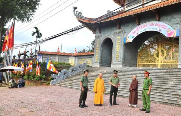 Lan tỏa phong trào treo cờ Tổ quốc tại các cơ sở tôn giáo