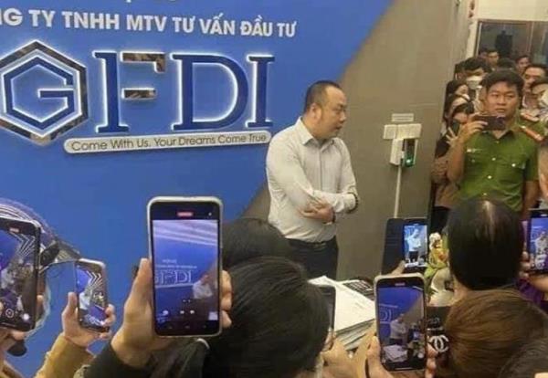 Nhiều người tập trung tại trụ sở GFDI đòi tiền