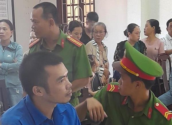 Vạ lây vì gói ma túy của người anh họ gửi nhờ