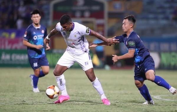 Cuộc đua vô địch V.League 2023: Cúp vô địch khó rời sân Hàng Đẫy?