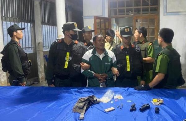 Nhanh chóng khống chế đối tượng dùng súng tấn công lực lượng thi hành công vụ