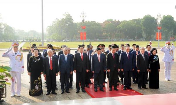 Lãnh đạo Đảng, Nhà nước và Bộ Công an vào Lăng viếng Chủ tịch Hồ Chí Minh