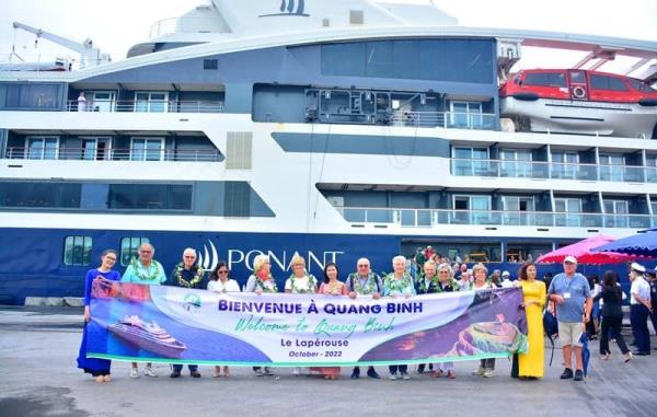 Quảng Bình lần đầu tiên đón tàu du lịch quốc tế 5 sao