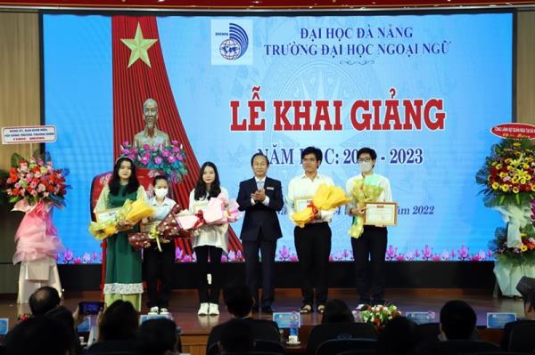 Trường Đại học Ngoại ngữ Đà Nẵng đón chào 1.774 tân sinh viên nhập học