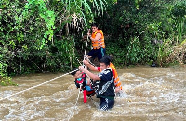 Những người lính xả thân vì nhân dân