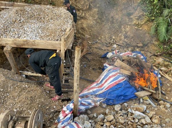 Công an tỉnh Quảng Nam ra quân truy quét vàng tặc tại Thác Trắng – Bồng Miêu