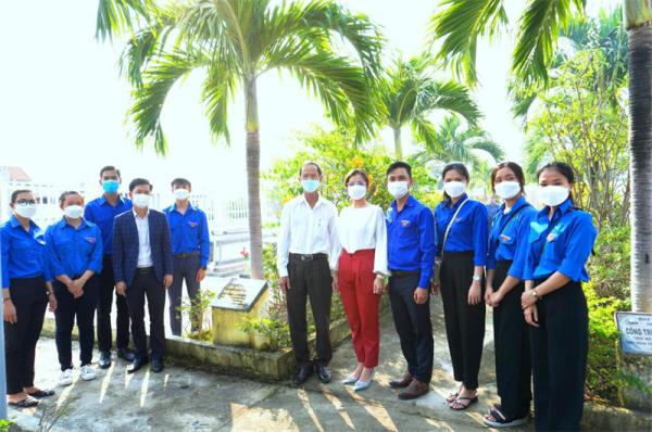 Bàn giao hệ thống điện chiếu sáng năng lượng mặt trời