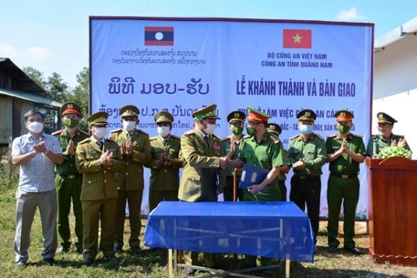 Những ngôi nhà của tình đoàn kết hữu nghị