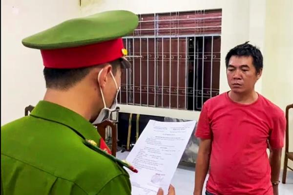 Nửa đêm ma men vác dao đuổi chém người