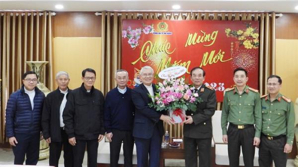 Tòa Giám mục Giáo phận Đà Nẵng chúc Tết Công an TP Đà Nẵng