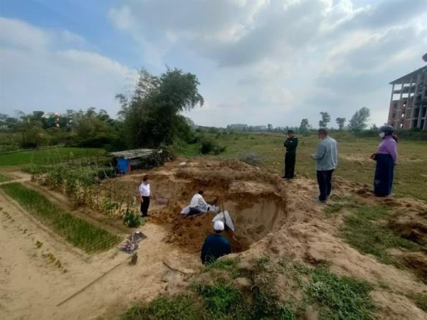 Đào đất gặp hài cốt