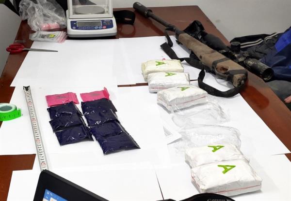 Bắt nhóm đối tượng mang vũ khí nóng vận chuyển ma túy