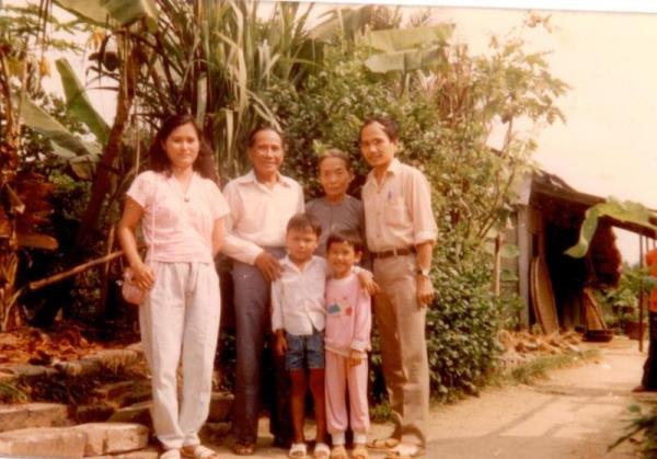 Ngàn trang thư thấm đẫm tình cha